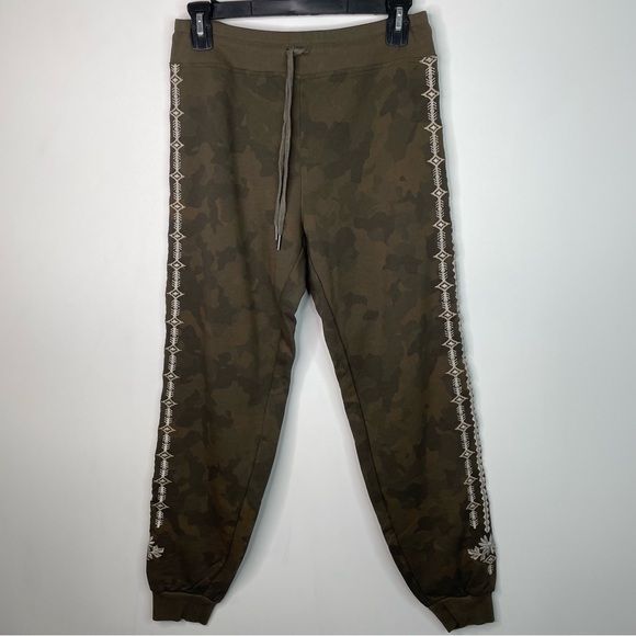 New Driftwood Stevie Floral Embroidered Joggers Pants Size X-Small Camouflage - Picture 2 of 8